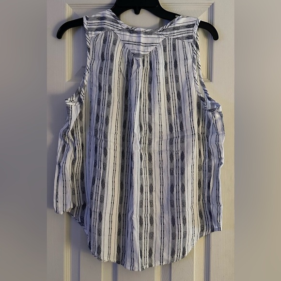 Lucky Brand Button down Top - Picture 6 of 6